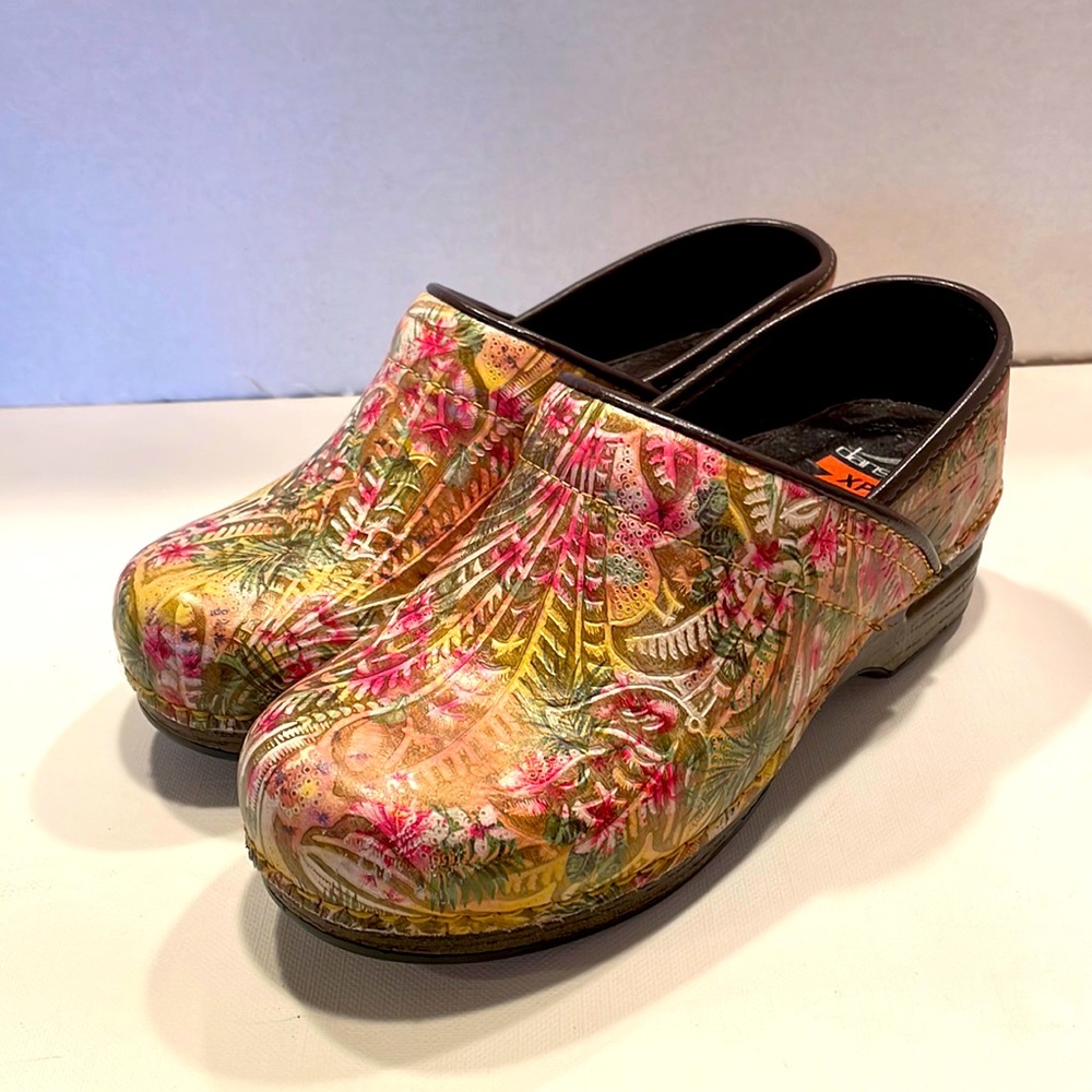NWOT Dansko XP